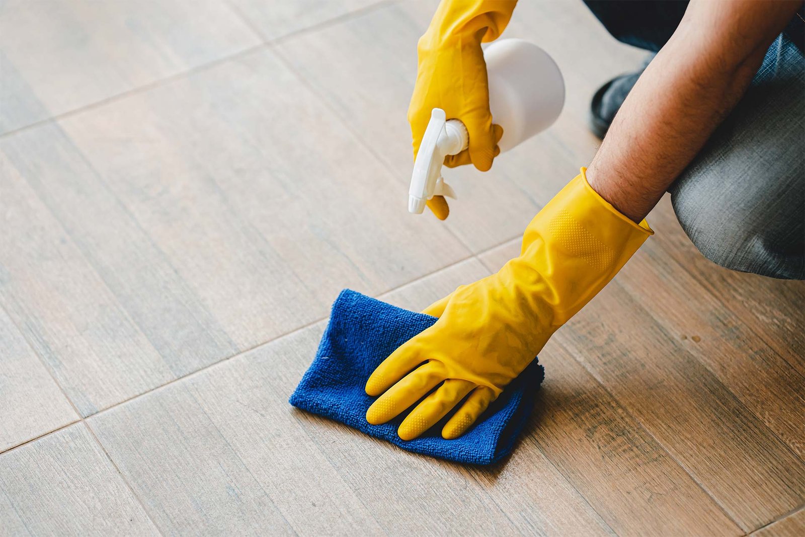 People Doing Cleaning Are Using Cloths And Sprayin 2023 04 17 18 56 16 Utc